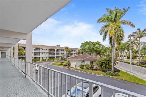 Condominio en venta en Hallandale Beach, Florida, 1 dormitorio, 74.32 m2 № 1936605 - foto 3