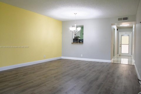 Copropriété à louer à Margate, Floride: 2 chambres, 102.19 m2 № 1929868 - photo 7