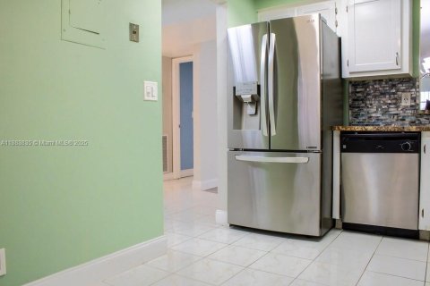Copropriété à louer à Margate, Floride: 2 chambres, 102.19 m2 № 1929868 - photo 3