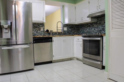 Copropriété à louer à Margate, Floride: 2 chambres, 102.19 m2 № 1929868 - photo 1