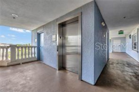 Copropriété à vendre à Four Corners, Floride: 3 chambres, 151.43 m2 № 2413810 - photo 2
