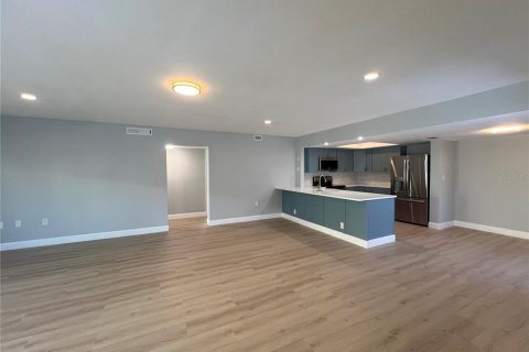 Condo in Saint Petersburg, Florida, 2 bedrooms  № 2208304 - photo 13