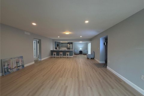 Condo in Saint Petersburg, Florida, 2 bedrooms  № 2208304 - photo 23