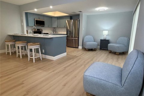 Condo in Saint Petersburg, Florida, 2 bedrooms  № 2208304 - photo 10