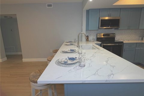 Condo in Saint Petersburg, Florida, 2 bedrooms  № 2208304 - photo 12