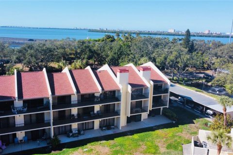 Condo in Saint Petersburg, Florida, 2 bedrooms  № 2208304 - photo 4