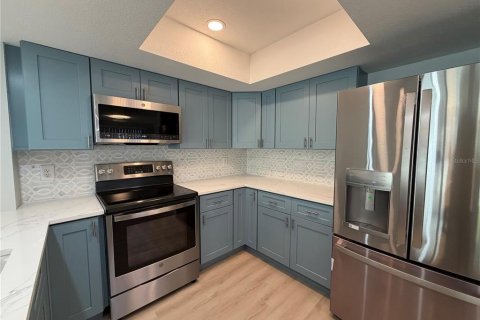 Condo in Saint Petersburg, Florida, 2 bedrooms  № 2208304 - photo 8