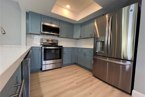Condo in Saint Petersburg, Florida, 2 bedrooms  № 2208304 - photo 18