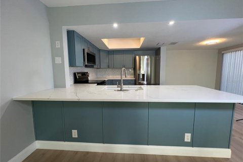 Condo in Saint Petersburg, Florida, 2 bedrooms  № 2208304 - photo 19