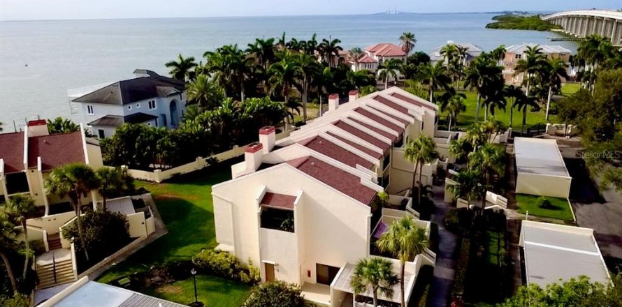 Condo in Saint Petersburg, Florida, 2 bedrooms  № 2208304
