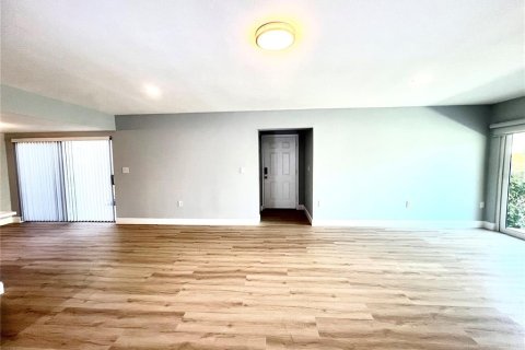 Condo in Saint Petersburg, Florida, 2 bedrooms  № 2208304 - photo 20