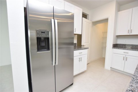 House in Lakeland, Florida 6 bedrooms, 308.99 sq.m. № 2384470 - photo 5