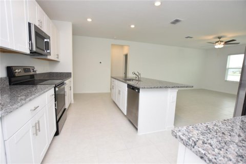 House in Lakeland, Florida 6 bedrooms, 308.99 sq.m. № 2384470 - photo 10