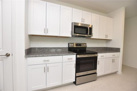 House in Lakeland, Florida 6 bedrooms, 308.99 sq.m. № 2384470 - photo 6