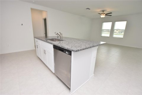 House in Lakeland, Florida 6 bedrooms, 308.99 sq.m. № 2384470 - photo 7