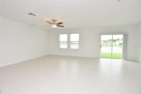House in Lakeland, Florida 6 bedrooms, 308.99 sq.m. № 2384470 - photo 11