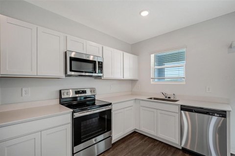 House in Parrish, Florida 2 bedrooms, 121.89 sq.m. № 2219905 - photo 7