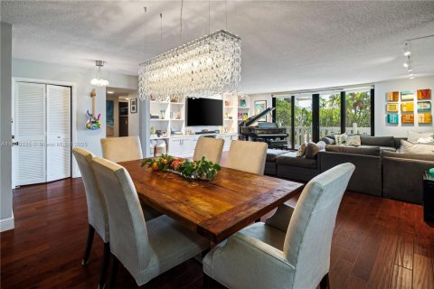 Condo in Key Biscayne, Florida, 3 bedrooms № 1966563 - photo 8