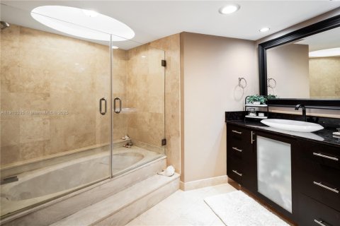 Condo in Key Biscayne, Florida, 3 bedrooms № 1966563 - photo 15