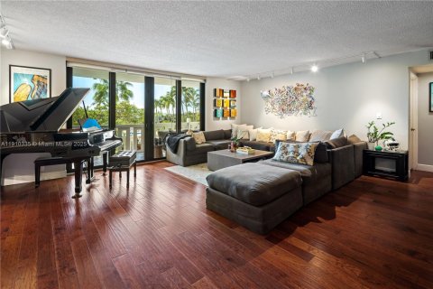 Condo in Key Biscayne, Florida, 3 bedrooms № 1966563 - photo 2