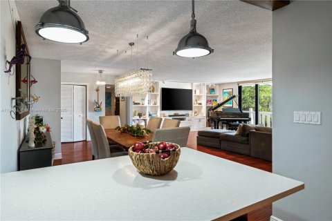 Condo in Key Biscayne, Florida, 3 bedrooms № 1966563 - photo 7