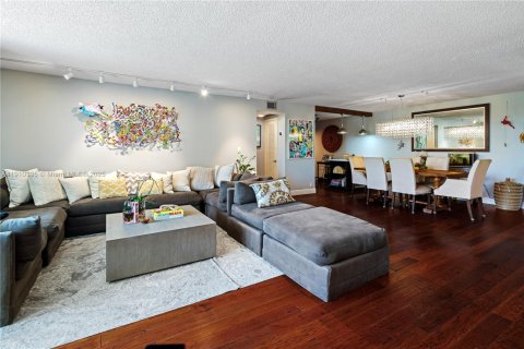 Condo in Key Biscayne, Florida, 3 bedrooms № 1966563 - photo 3