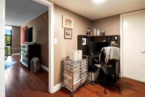 Condo in Key Biscayne, Florida, 3 bedrooms № 1966563 - photo 13