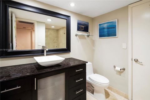 Condo in Key Biscayne, Florida, 3 bedrooms № 1966563 - photo 12