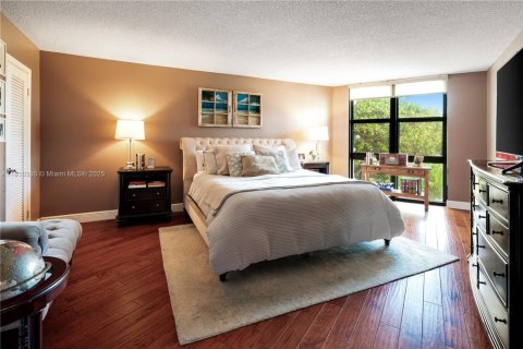 Condo in Key Biscayne, Florida, 3 bedrooms № 1966563 - photo 14