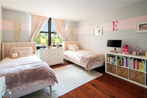 Condo in Key Biscayne, Florida, 3 bedrooms № 1966563 - photo 11