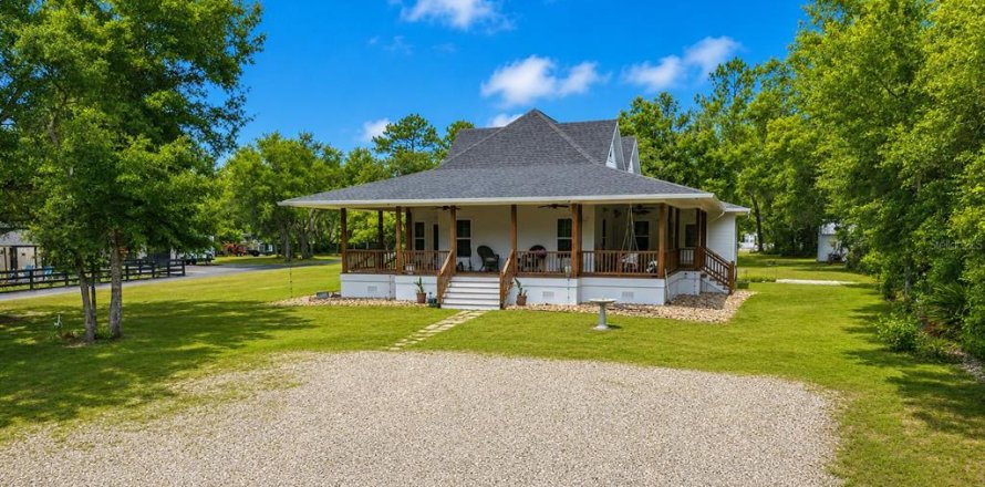 Casa en Crystal River, Florida 4 dormitorios, 248.7 m2 № 2234789
