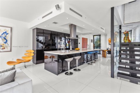Adosado en venta en Bay Harbor Islands, Florida, 4 dormitorios, 245.35 m2 № 1706806 - foto 2