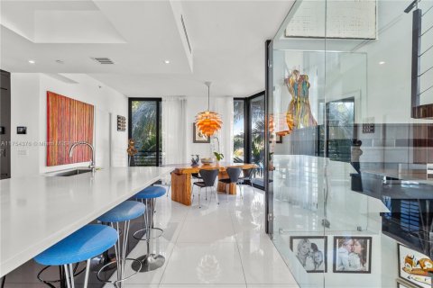 Adosado en venta en Bay Harbor Islands, Florida, 4 dormitorios, 245.35 m2 № 1706806 - foto 17
