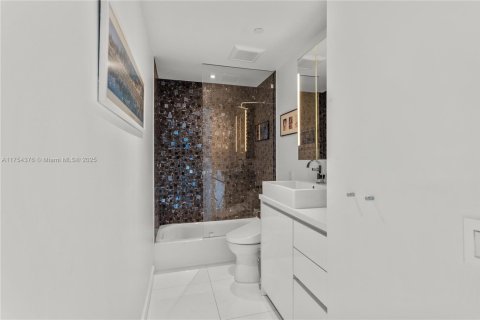Adosado en venta en Bay Harbor Islands, Florida, 4 dormitorios, 245.35 m2 № 1706806 - foto 30
