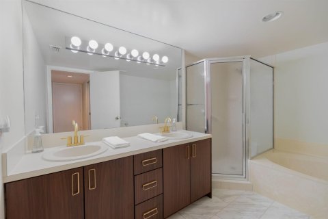 Купить кондоминиум в Хайполюксо, Флорида 5 комнат, 131.36м2, № 2085848 - фото 15