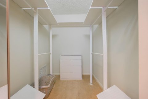 Купить кондоминиум в Хайполюксо, Флорида 5 комнат, 131.36м2, № 2085848 - фото 18