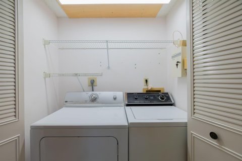 Купить кондоминиум в Хайполюксо, Флорида 5 комнат, 131.36м2, № 2085848 - фото 12