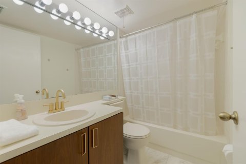 Купить кондоминиум в Хайполюксо, Флорида 5 комнат, 131.36м2, № 2085848 - фото 22