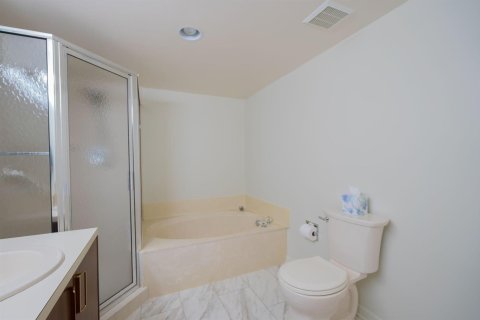 Купить кондоминиум в Хайполюксо, Флорида 5 комнат, 131.36м2, № 2085848 - фото 16