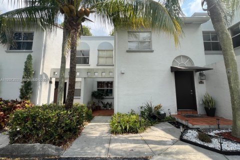 Condo in Doral, Florida, 1 bedroom № 1989631 - photo 1