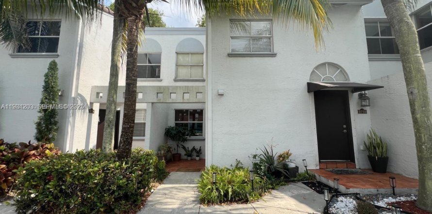 Condo in Doral, Florida, 1 bedroom № 1989631