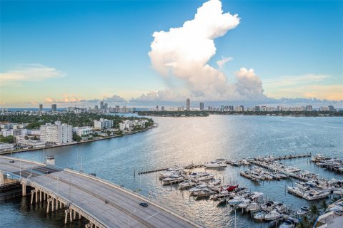 Copropriété à vendre à North Bay Village, Floride: 2 chambres, 136.57 m2 № 2352974 - photo 2