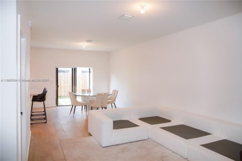 Townhouse in Homestead, Florida 3 bedrooms, 169.73 sq.m. № 1936867 - photo 5