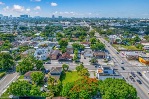 Propiedad comercial en venta en Miami, Florida № 1980552 - foto 18