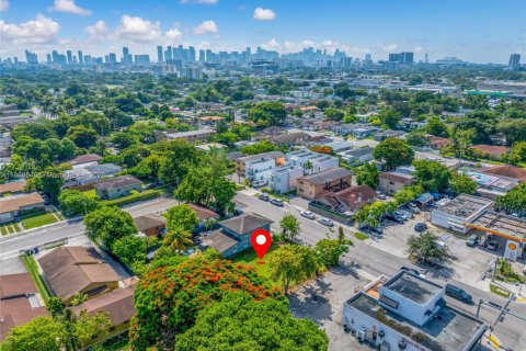 Propiedad comercial en venta en Miami, Florida № 1980552 - foto 16
