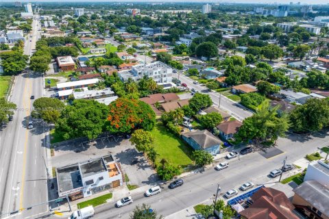 Propiedad comercial en venta en Miami, Florida № 1980552 - foto 11