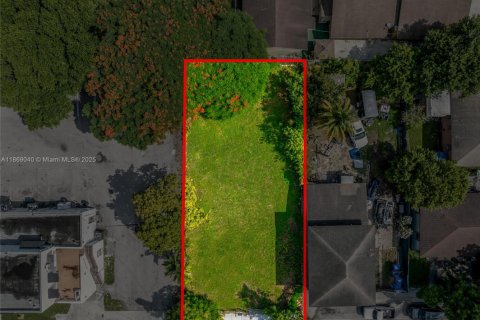 Propiedad comercial en venta en Miami, Florida № 1980552 - foto 7