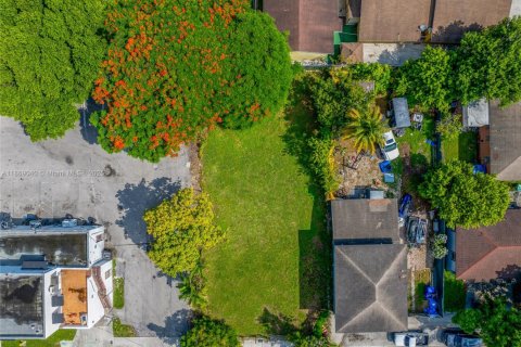 Propiedad comercial en venta en Miami, Florida № 1980552 - foto 23