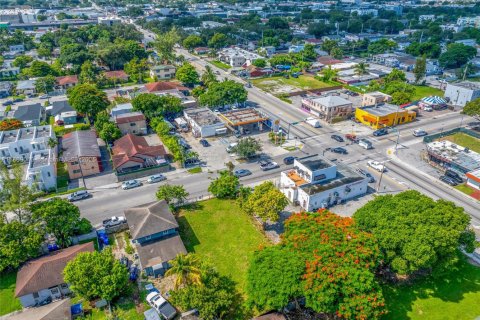Propiedad comercial en venta en Miami, Florida № 1980552 - foto 22