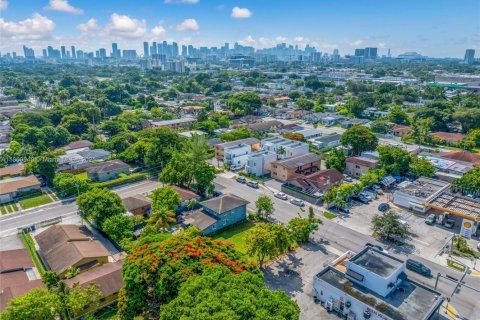 Propiedad comercial en venta en Miami, Florida № 1980552 - foto 15